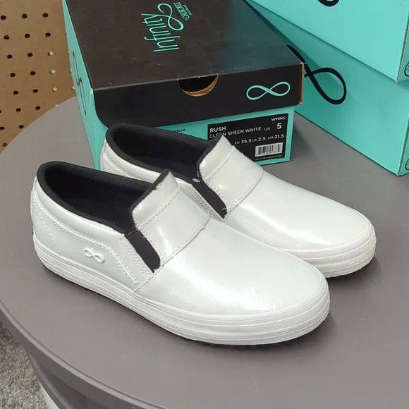 Infinity Rush in Clean Sheen White - Picture 1 of 3